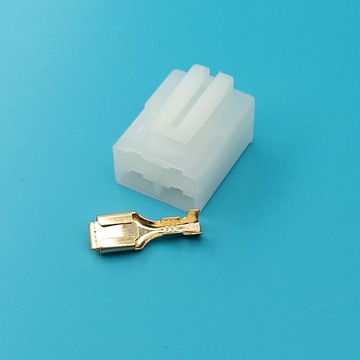 4p4孔国产适用汽车线束连接器大电流车用接插件 dj7048-6.