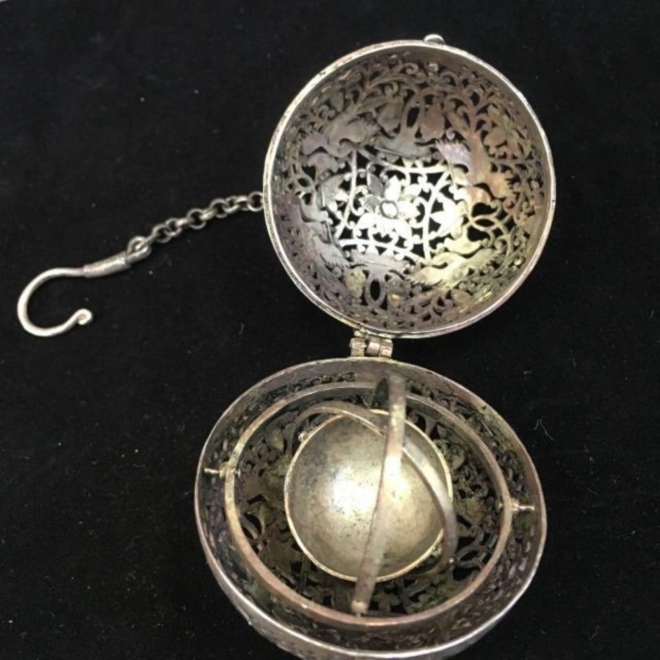 纯铜香炉香熏球倒流香吊炉花鸟纹香球陀螺平衡镂空白铜香熏球挂件