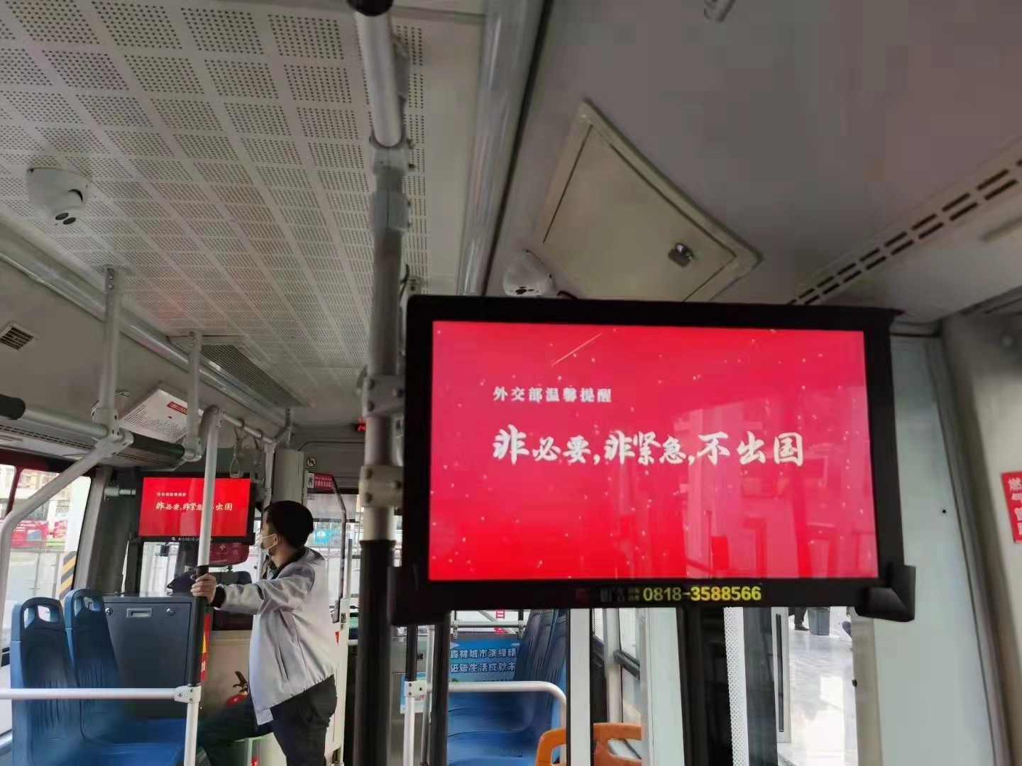 22/32寸公交车大巴车载广告机直播电视机支持异屏同显立式广告屏