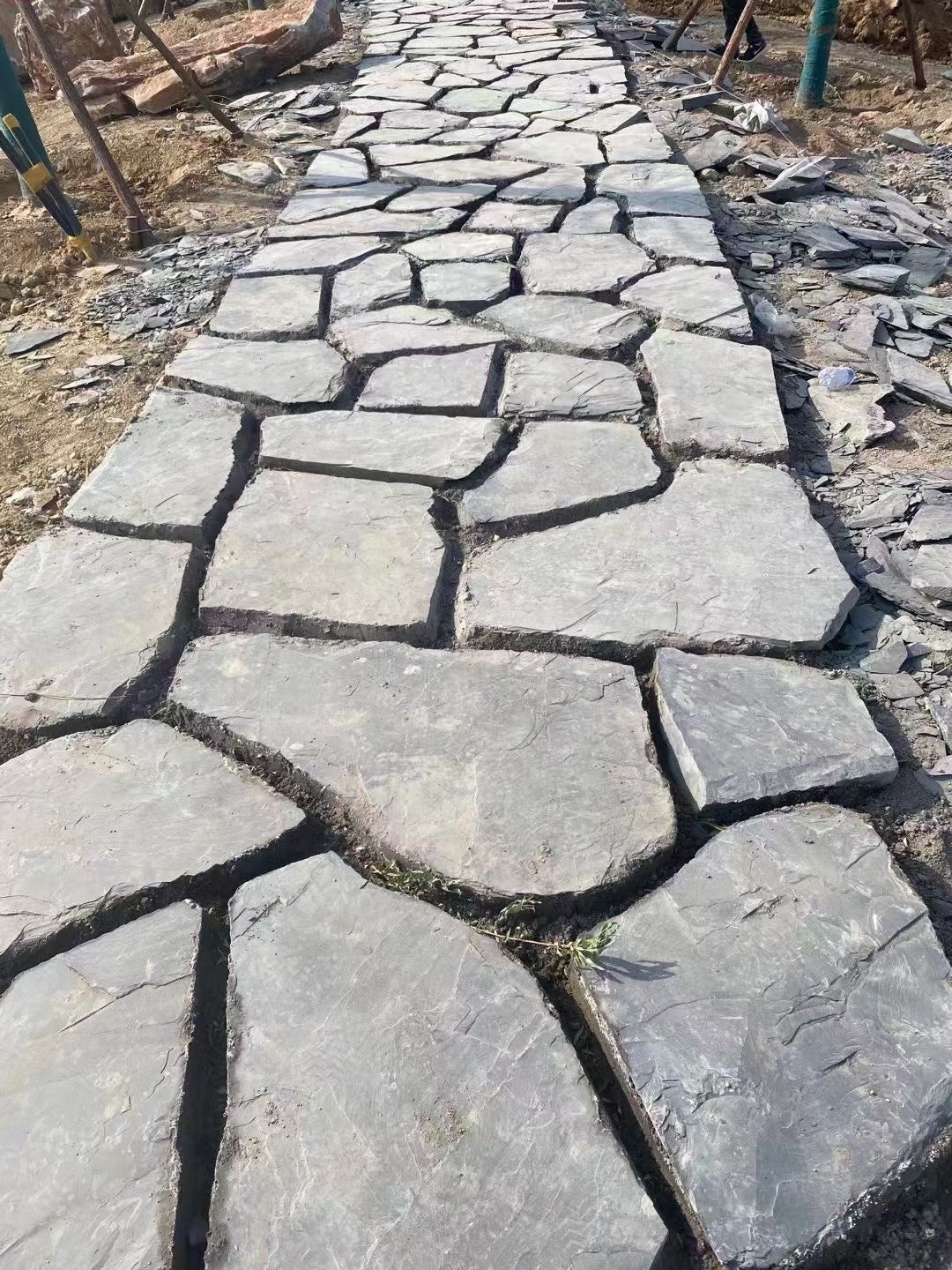 厂家直供青石板碎拼不规则乱形石青石板仿古乱形板园林广场铺路石