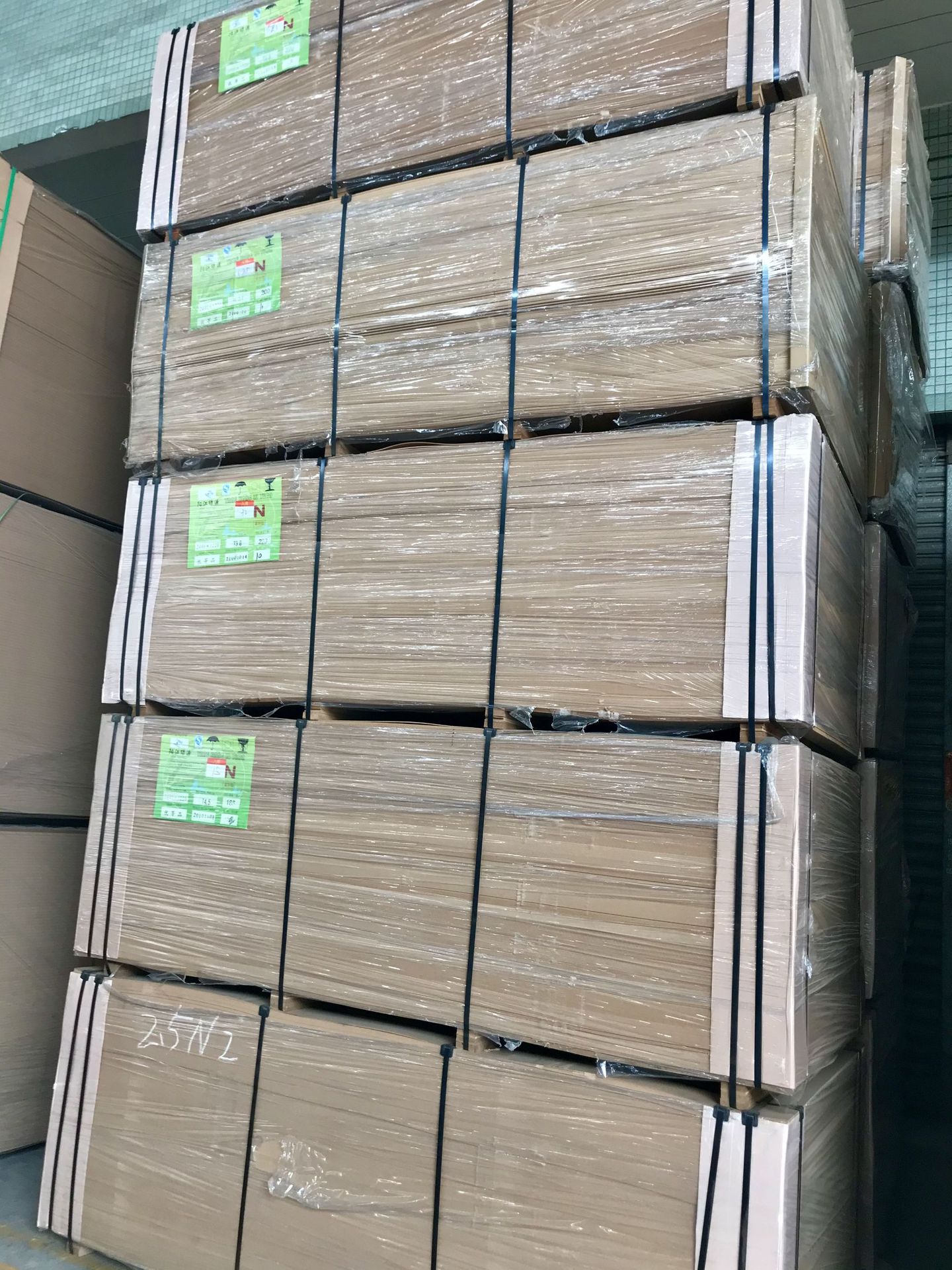 大量批发2-30厘e1e0p2中纤板可贴三聚氰胺/华丽纸