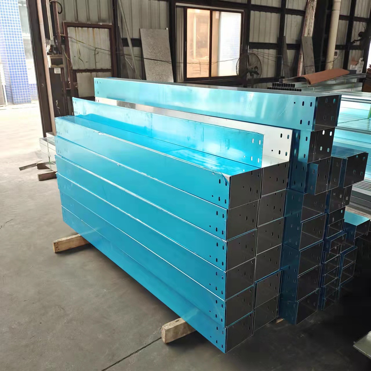 厂家直供铝合金电缆桥架 铝合金线槽型材金属桥架梯式铝合金桥架