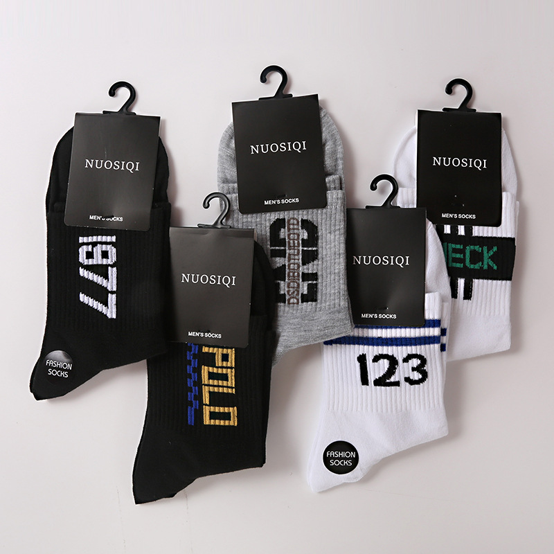 批发秋冬韩版潮流棉袜子吸汗简约字母篮球运动袜男士刺绣中筒袜