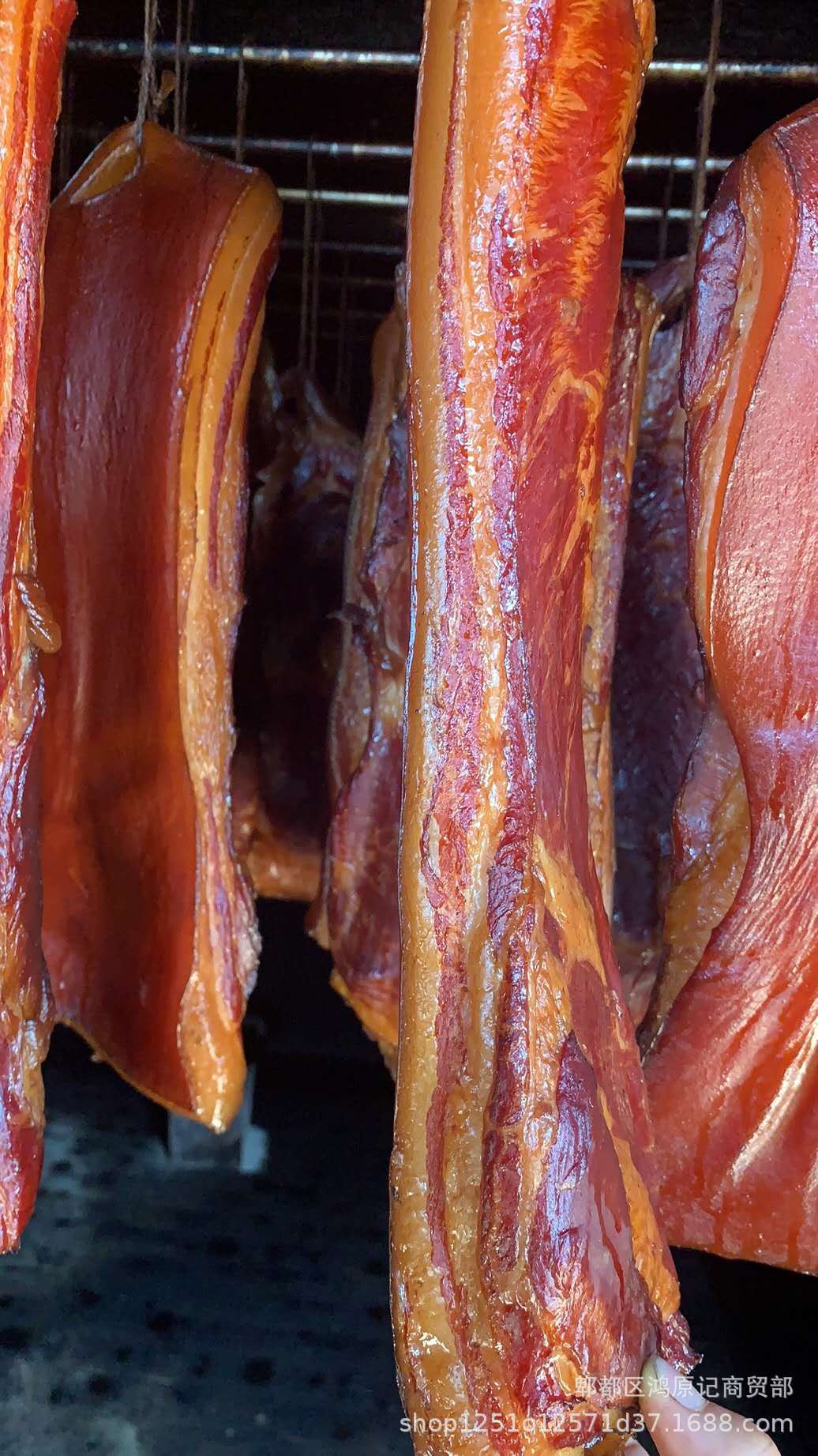 四川二刀腊肉农家柏树烟熏三线批发腌腊食品烟熏五花厂家