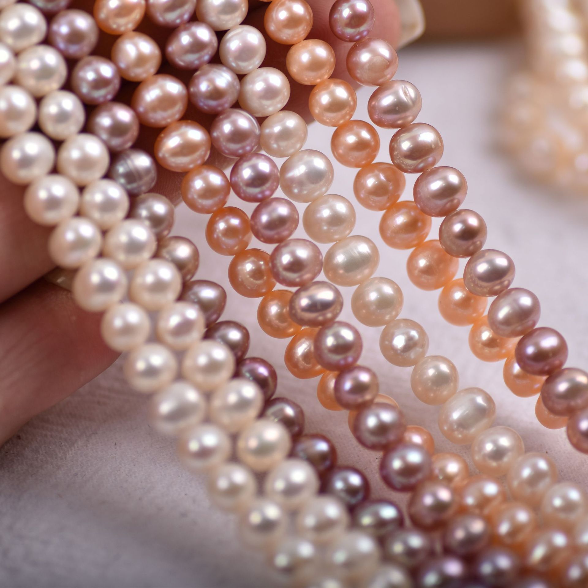 diy饰品配件项链 5-6mm鸡蛋形冲头圆珠 高性价比天然淡水珍珠散珠