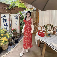 法式红色碎花吊带裙女2024年夏季新款收腰显瘦甜美海边度假连衣裙