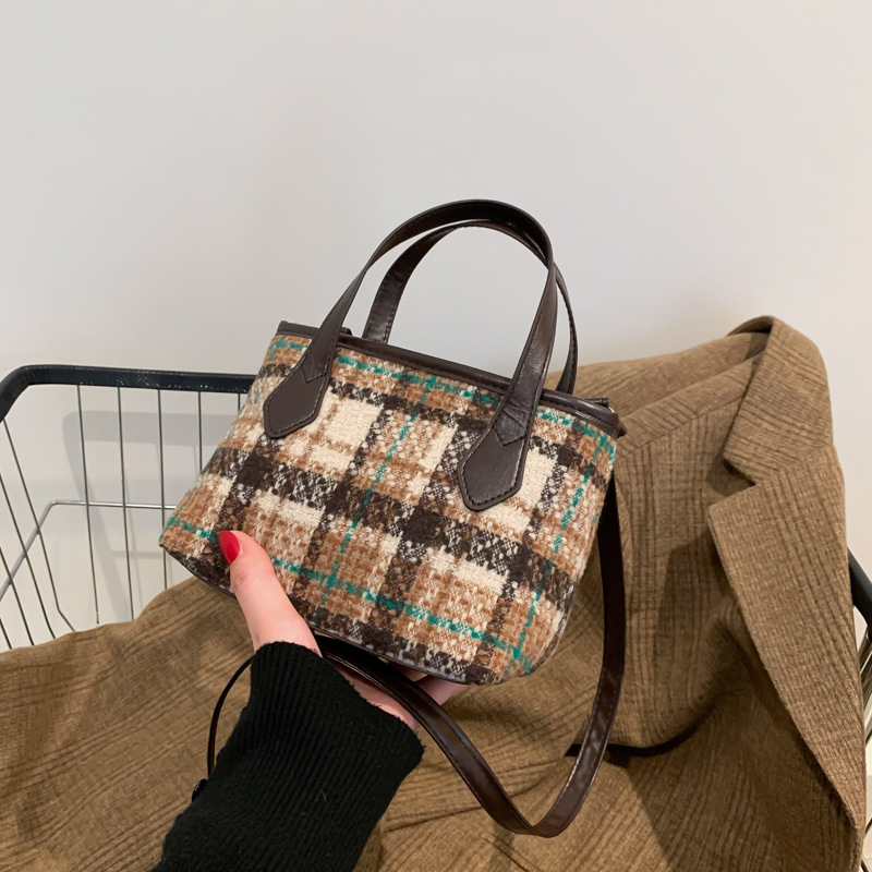 Western Style Shoulder Bag Simple Fashion Handbag for Women 2022 New Plaid Autumn and Winter Temperament Leisure Crossbody Small Square Bag