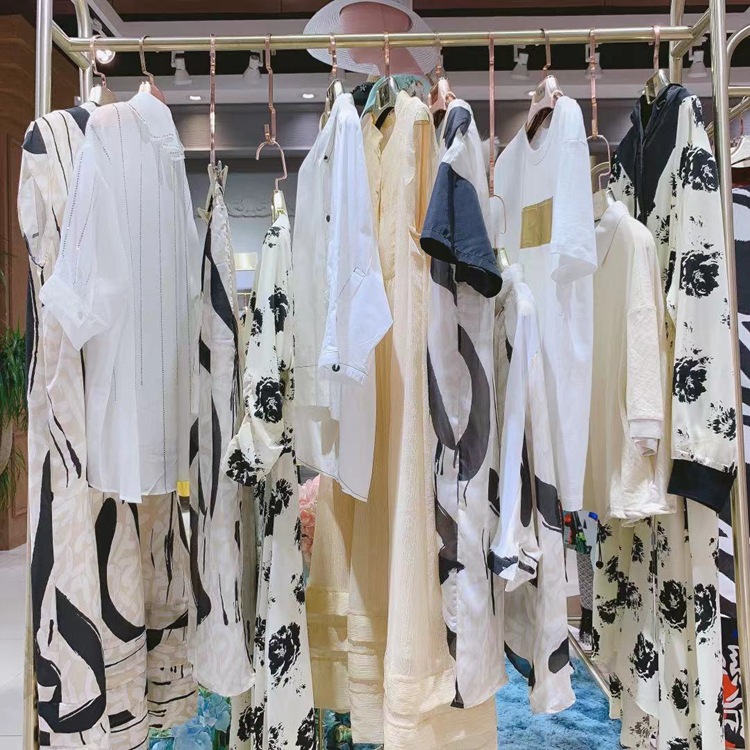 女装品牌莫妮卡夏装一手货源分份批发臣枫抖音直播拿货渠道