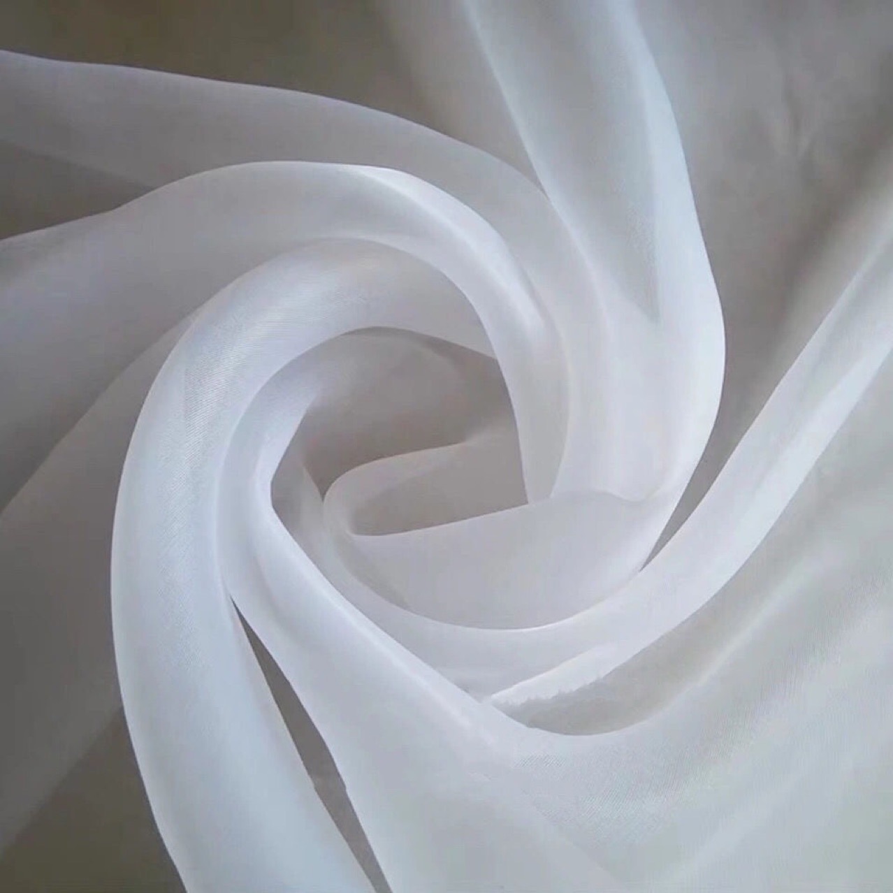 高密加厚欧根纱婚纱礼服布料高品质女装面料长裙拖尾纱