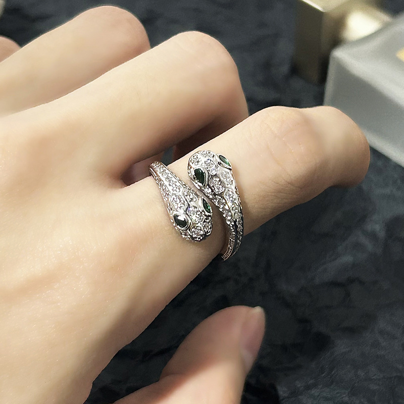 跨境复古时尚祖母绿锆石双头蛇戒指高级感潮流气质镀银动物开口戒