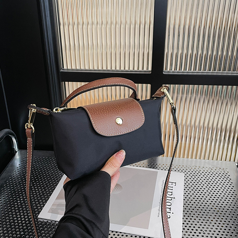 跨境爆款尼龙布包包女士2025新款时尚百搭斜挎包拉链闭合单肩手提