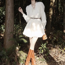 梅子短款芙气质白色连衣裙小个子2024春夏季新款系带V领气质娃娃