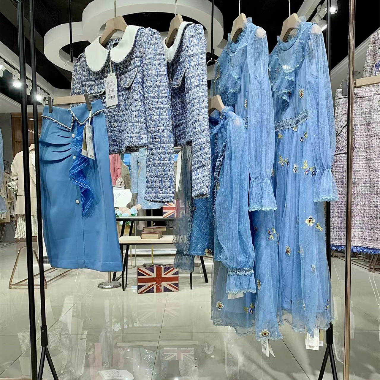 芭依璐中高端品牌女装批发高端品牌撤柜电商直播实体店一手货源