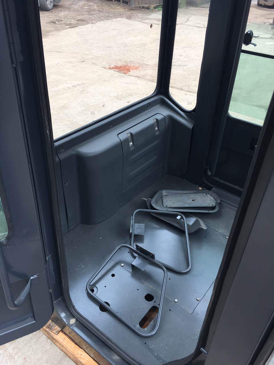 50铲车驾驶室