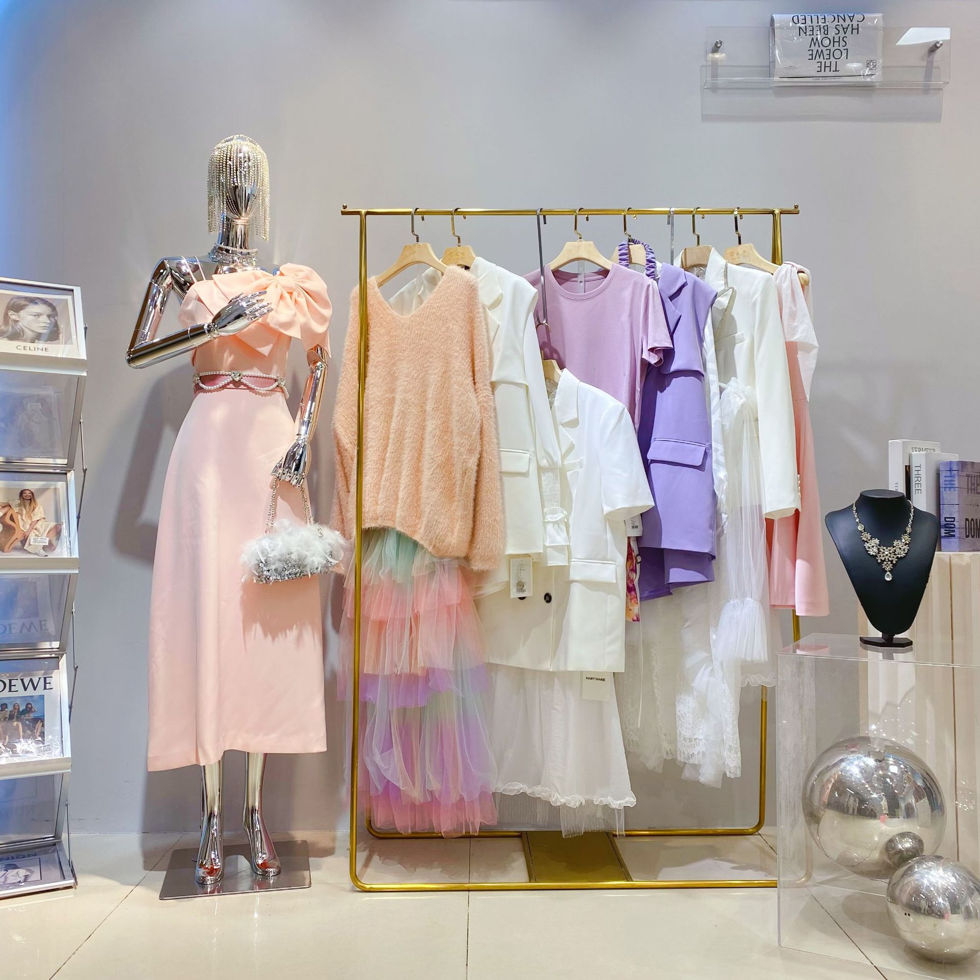 一线女装货源杭州四季青衣服摆摊女装品牌折扣尾货批发实体店直播