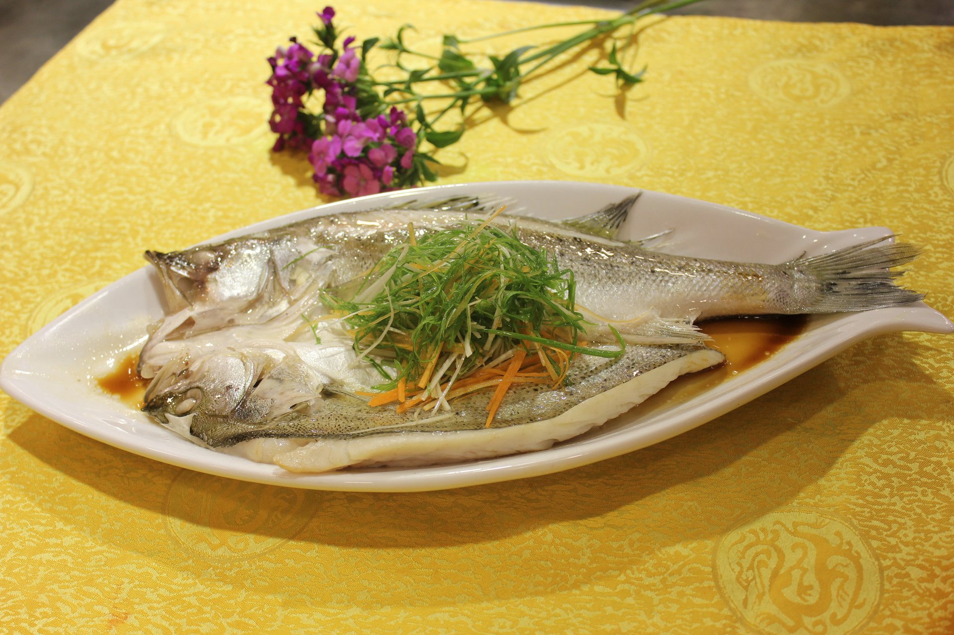 清蒸海鲈鱼剁椒海鲈鱼老少皆宜,出口品质,渔场直供,放