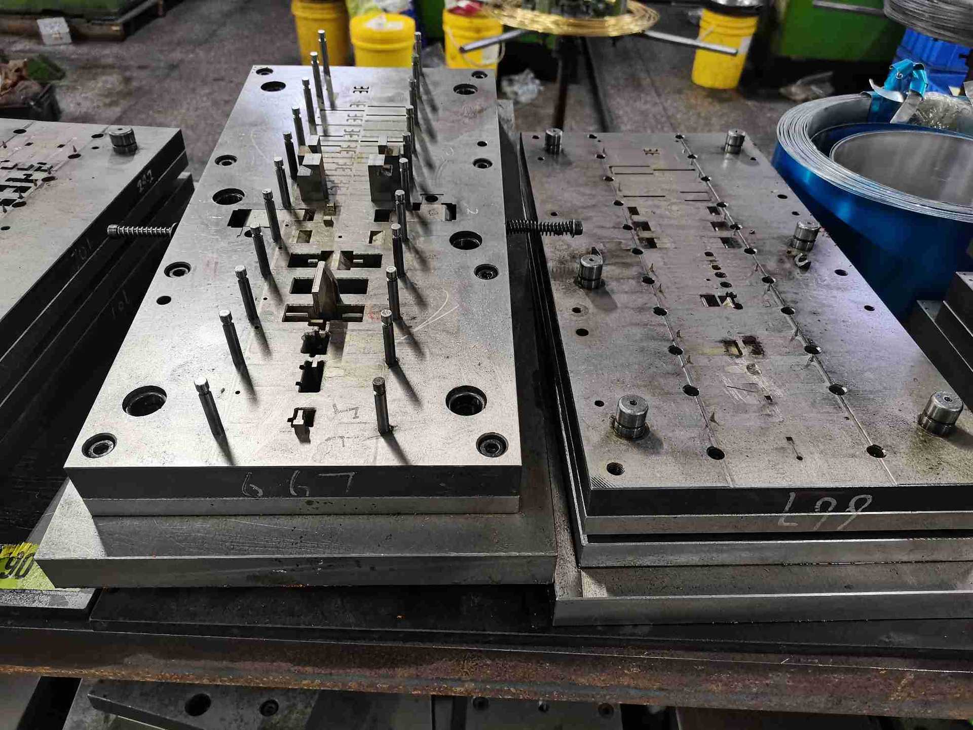 冲压模 连续端子 不锈钢片插座弹片 接触导电弹片连续冲压模具