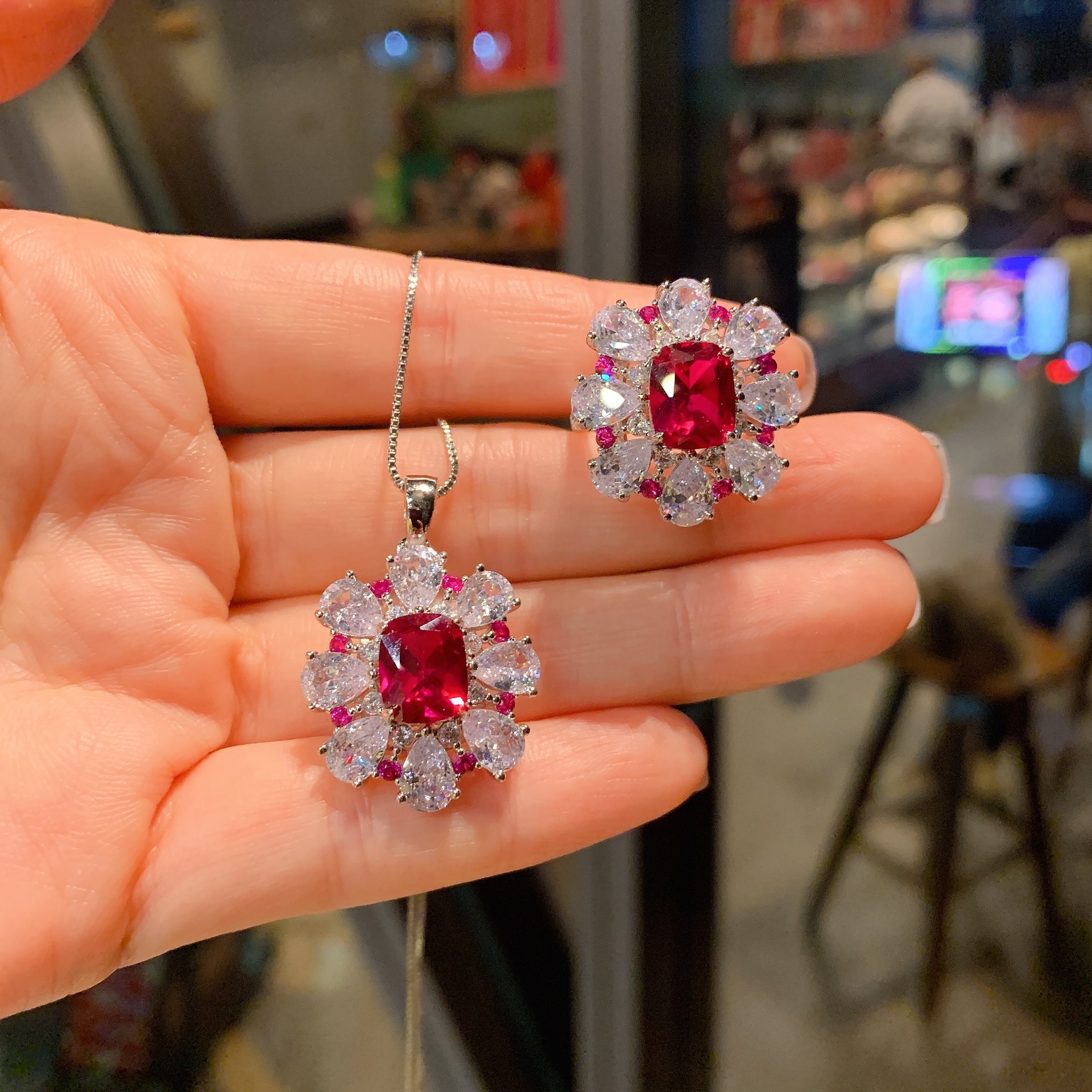 庄生生珠宝欧美复古仿真鸽血红宝石微镶钻吊坠戒指套装主石10*12