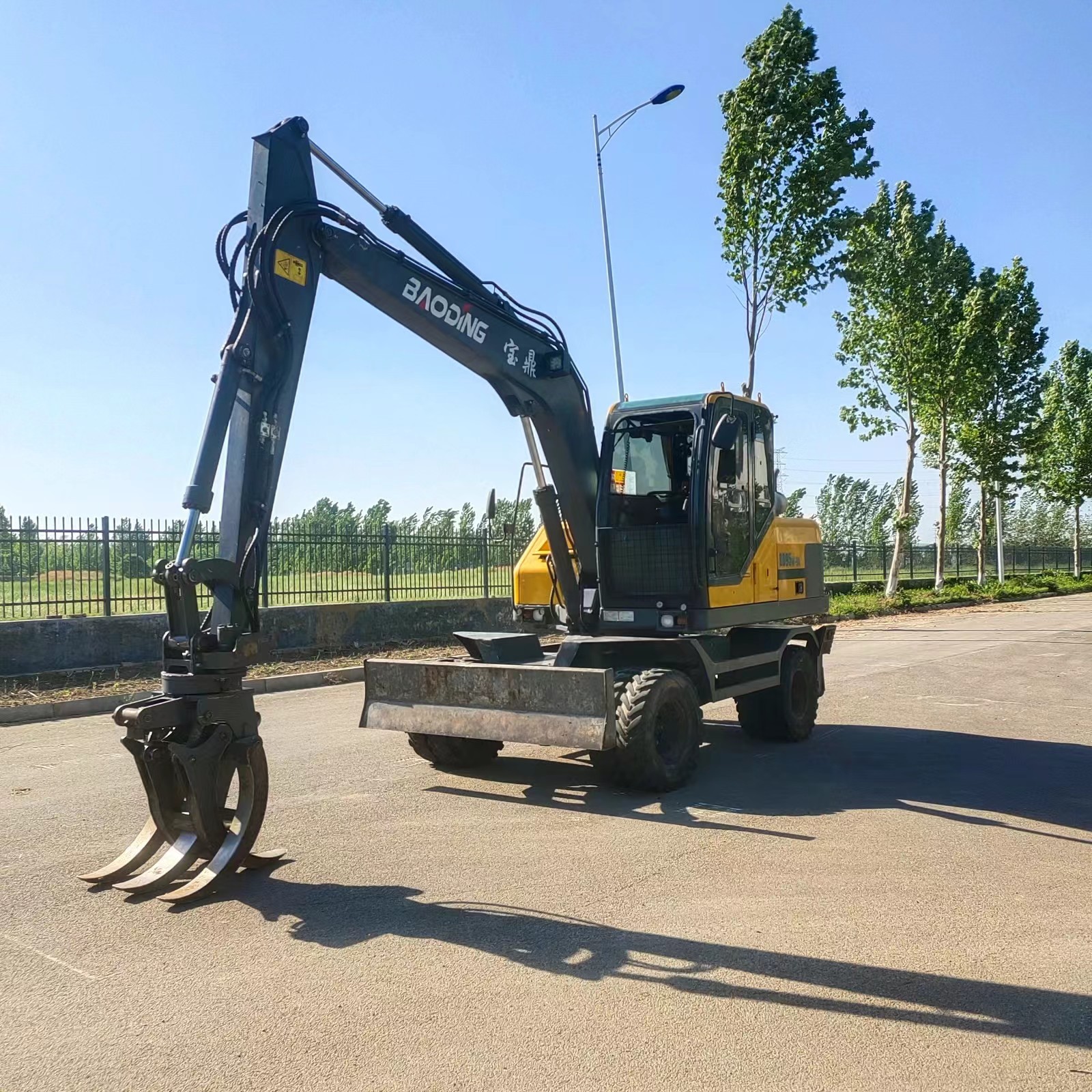 0成交0台360°旋转110轮式挖掘机带推土铲支腿轮胎式抓木机90轮式