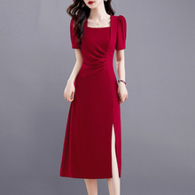 红色连衣裙女夏2024新款时尚气质名媛修身显瘦洋气方领开叉裙子
