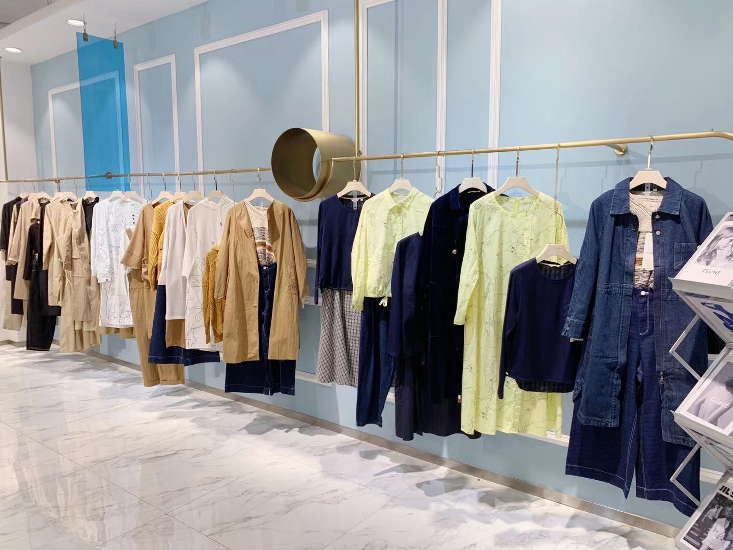 歆艾22春品牌女装折扣批发专柜货源 抖音直播新款女装实体店加盟