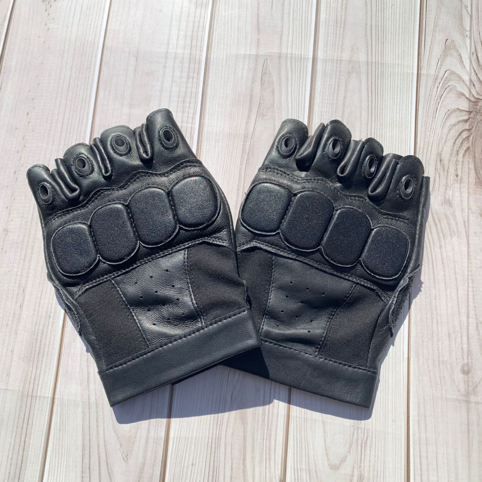 真皮半指战术手套男安保安防巡逻雪豹猎鹰特种兵作战训练配发手套