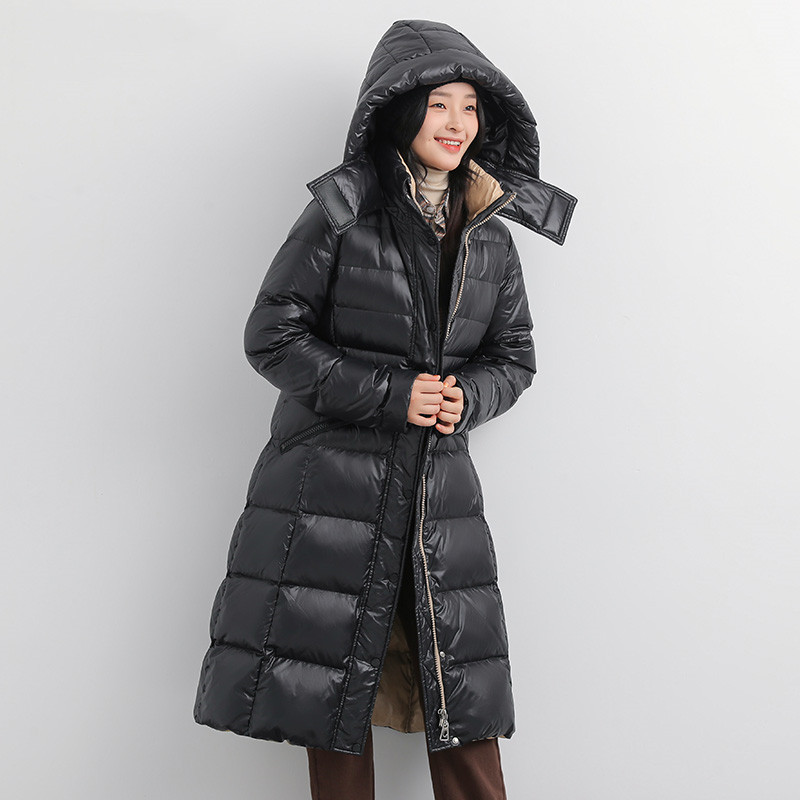 鸭鸭2021年冬季新款黑色羽绒服女长款过膝亮面修身连帽加厚外套潮