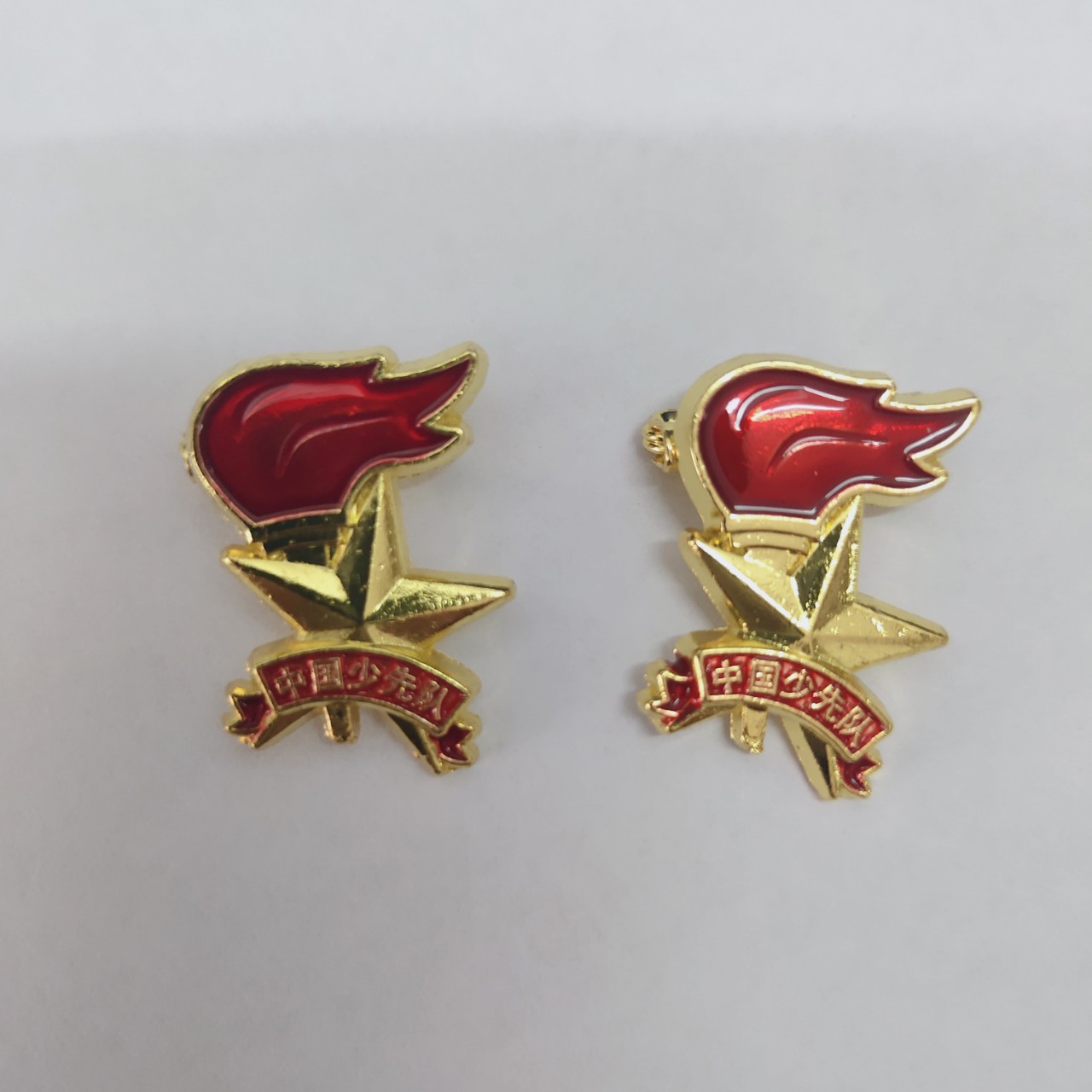 中国少先队员队徽标准型胸章火炬徽章别针扣款(整包200个)