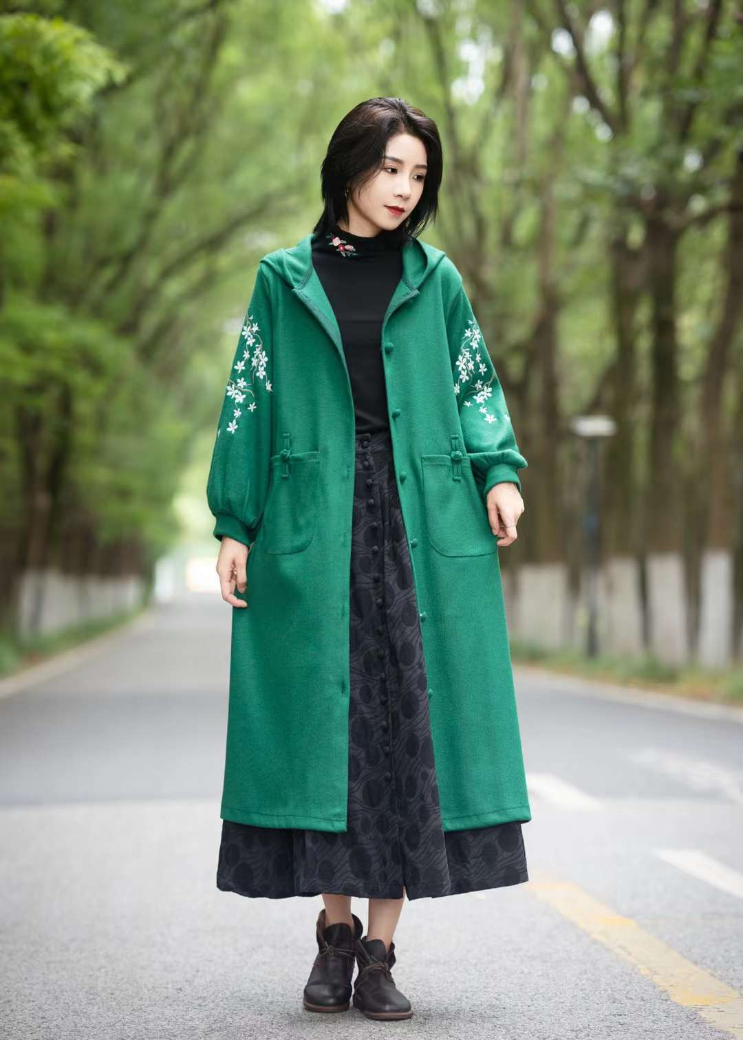 2022新款秋季民族风文艺棉麻刺绣连帽长款风衣外套女