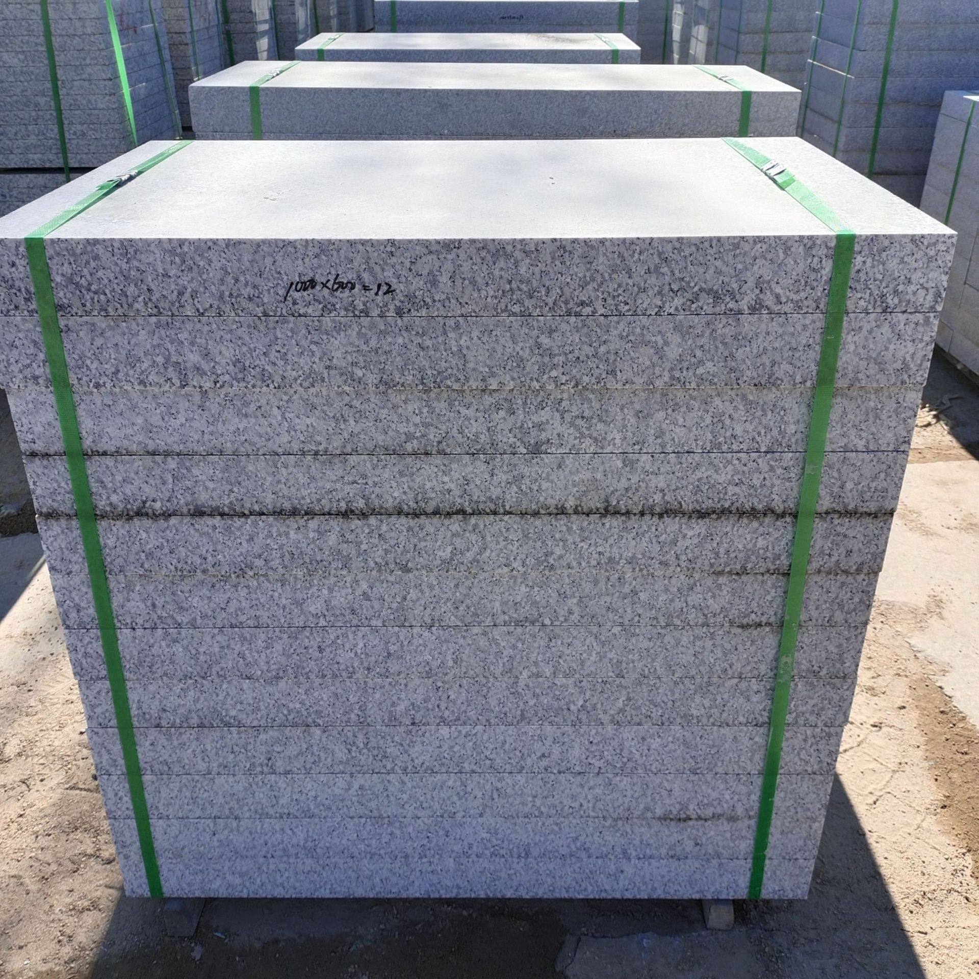 吉林白石材芝麻灰芝麻白花岗岩板材荔枝面,火烧板,抱沟板批发