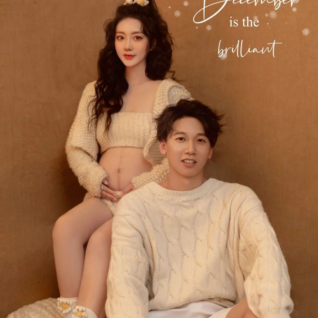 新款孕妇拍照写真情侣孕妇照粗线毛衣居家主题艺术照夫妻影楼可爱