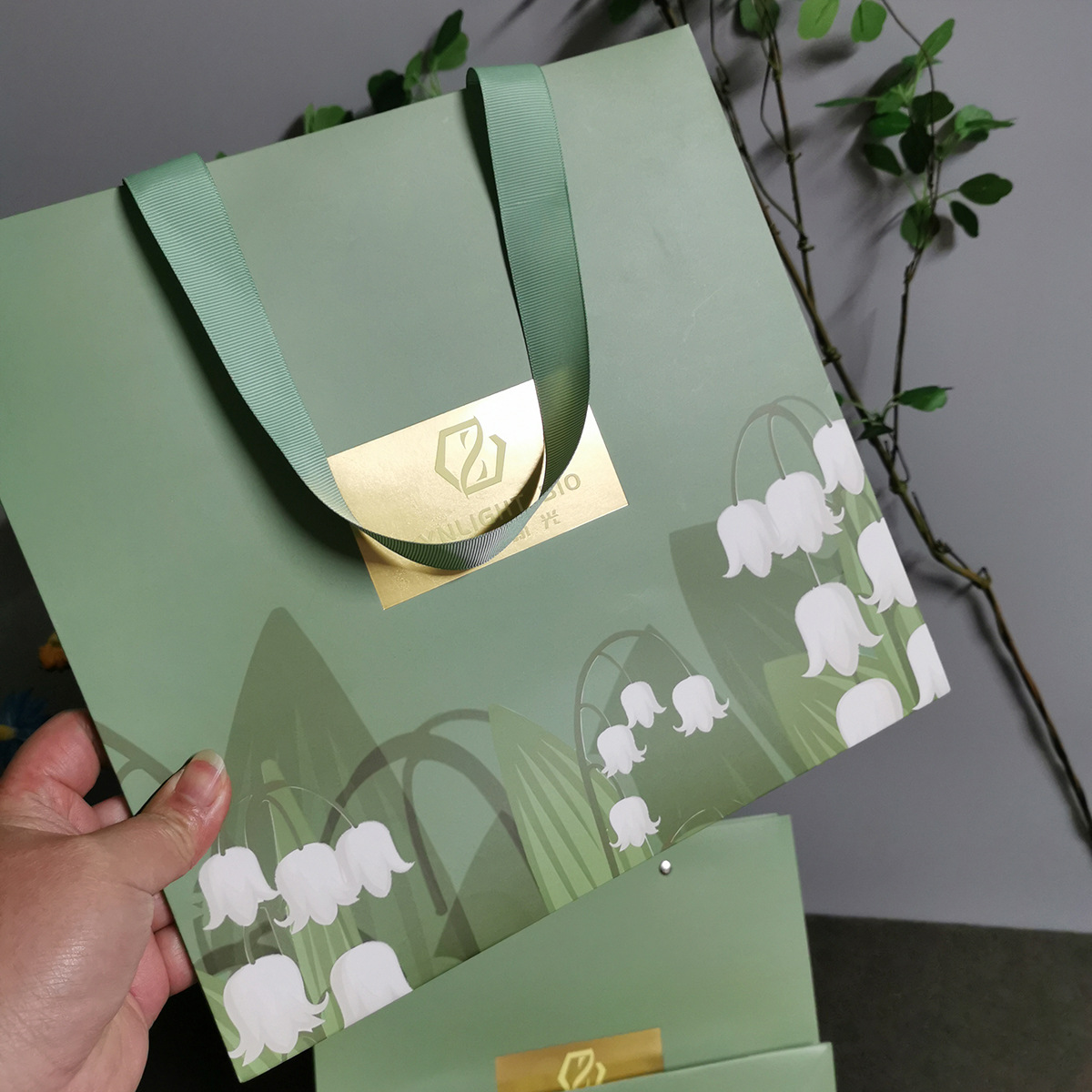 定制手提袋彩印白卡纸袋烫金礼品袋订做手挽袋印刷厂礼品定制