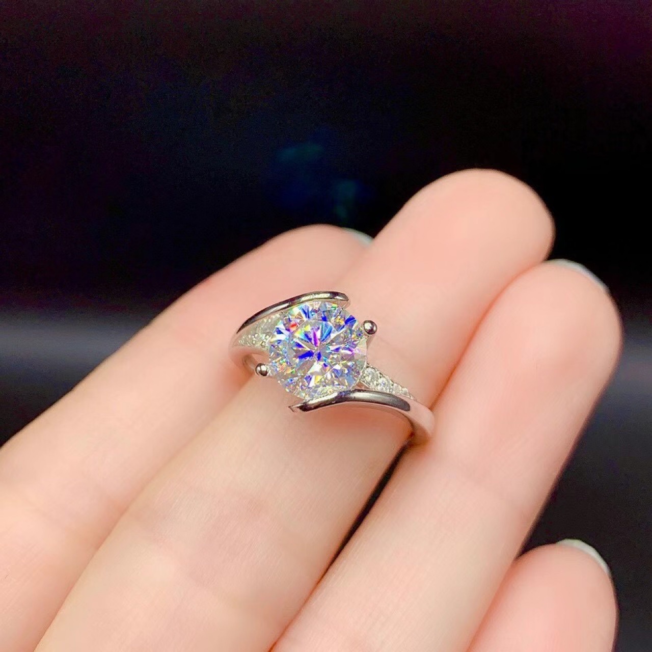 经典款莫桑钻戒女指八心八箭切工过钻笔证书黑卡s925银-阿里巴巴