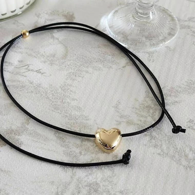 Black Rope Love Necklace Simple All-Match Special-Interest Design Pulling Rope Barrier Street High-Grade Clavicle Chain Elegant Jewelry