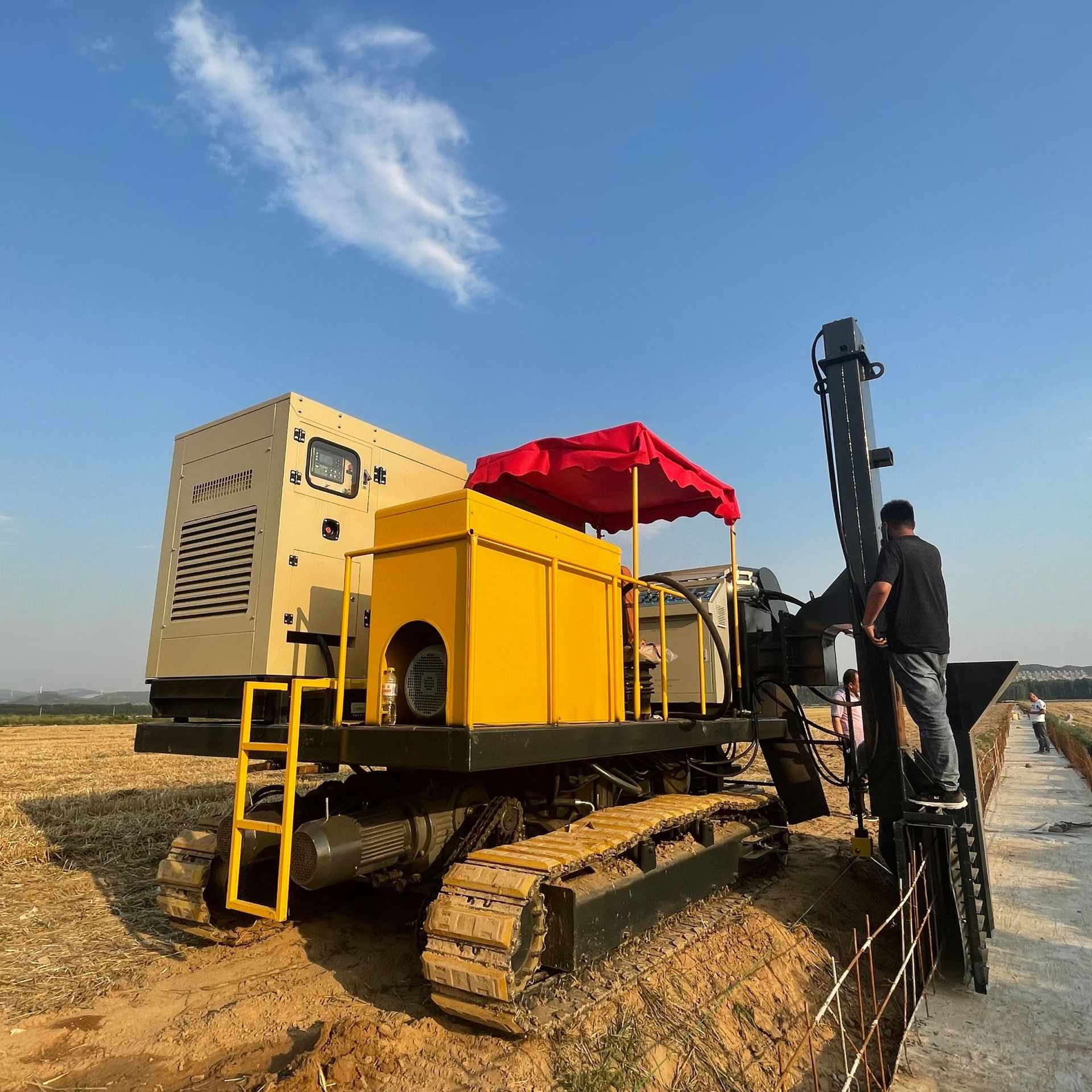 大型防撞墙水渠路沿石滑模机 混凝土成型机 水沟滑膜机
