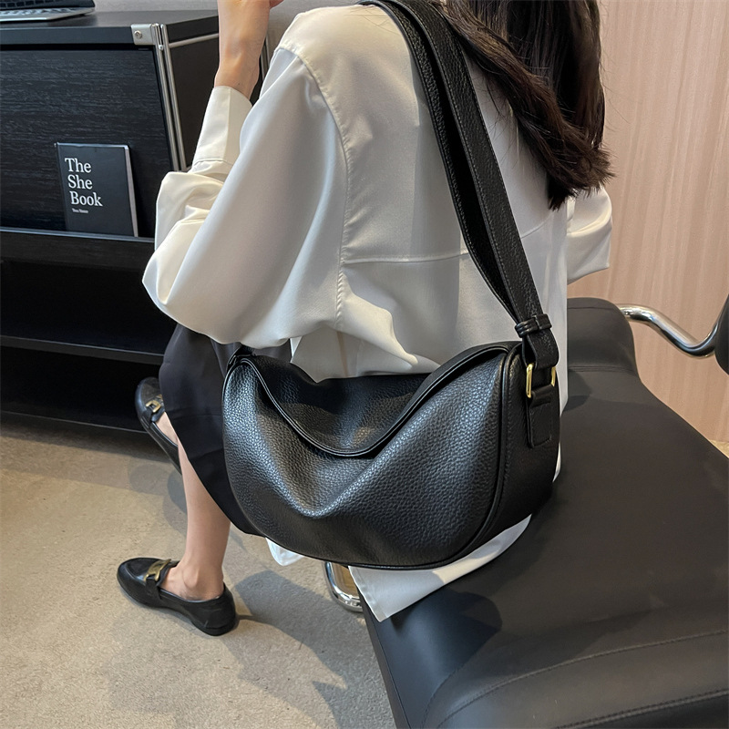 Internet Celebrity Live Broadcast Popular Soft Leather Dumpling Bag 2023 Spring and Summer New Fashion Large Capacity Solid Color Shoulder Messenger Bag for Women