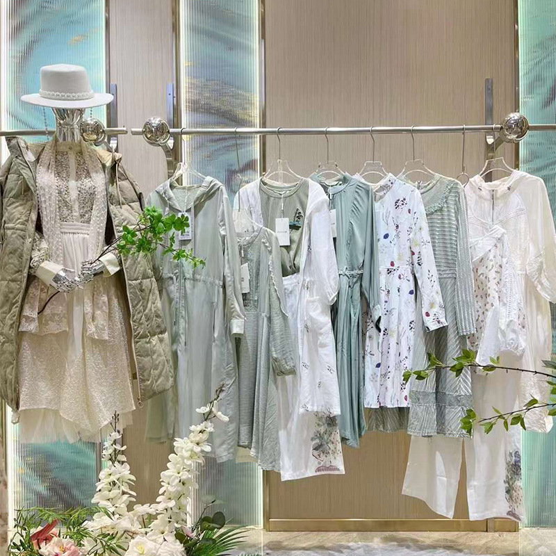 芭依璐品牌女装批发连衣裙清仓撤柜羽绒服尾货直播广州十三行衣服