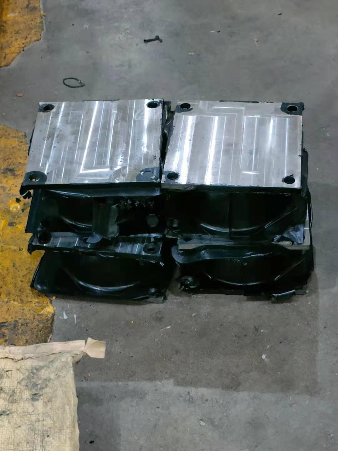 圆锥破碎机减震器减震弹簧钢板剪切夹层橡胶减震板簧压路机减震器