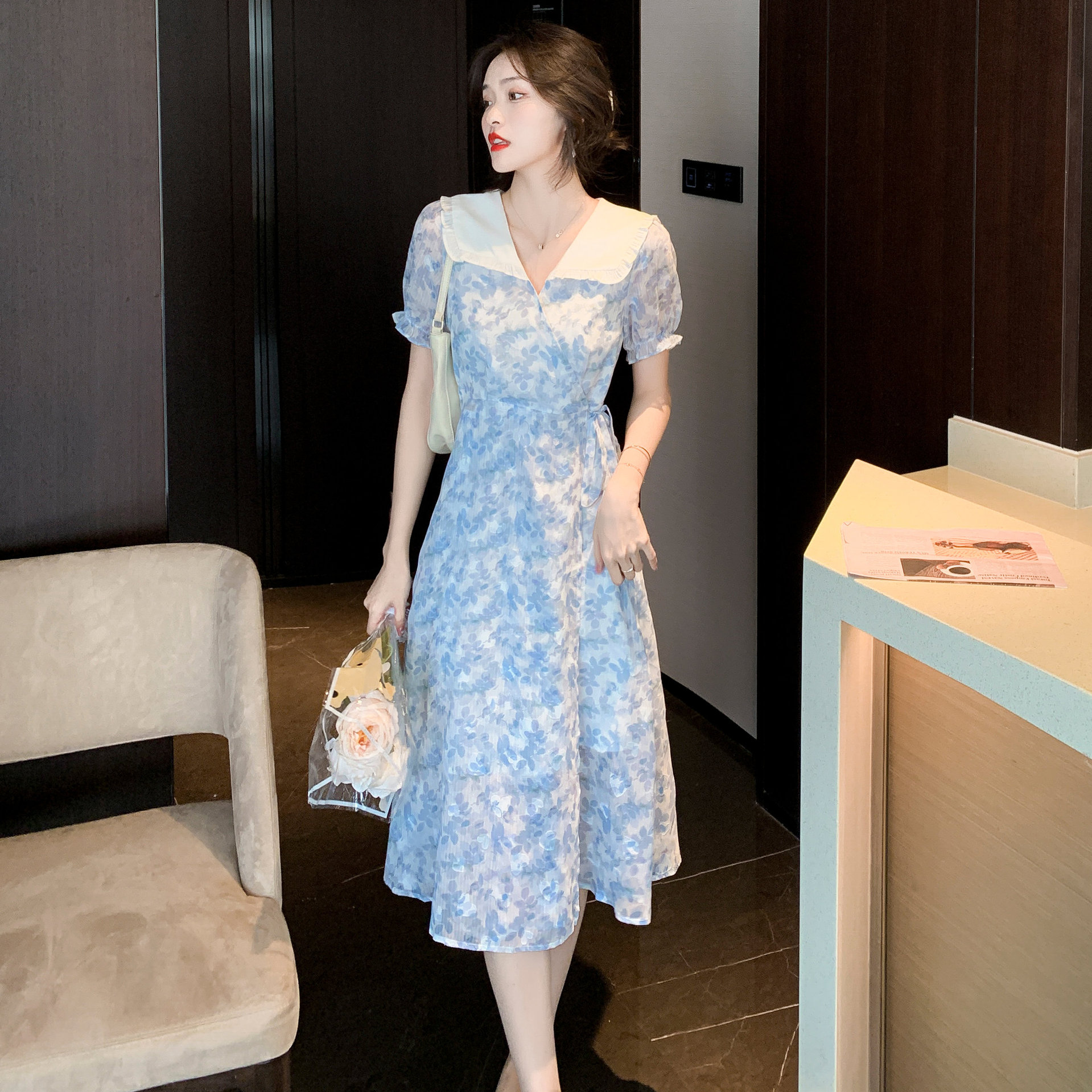 2022年夏季新款娃娃领碎花雪纺连衣裙中长裙气质法式甜美裙子收腰