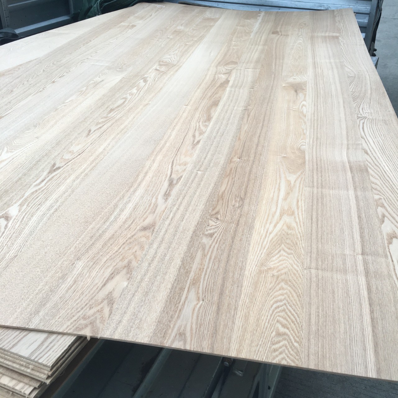 木皮贴面板 木皮厂家 胶合板中纤板贴木皮 装修装饰水曲柳实木拼