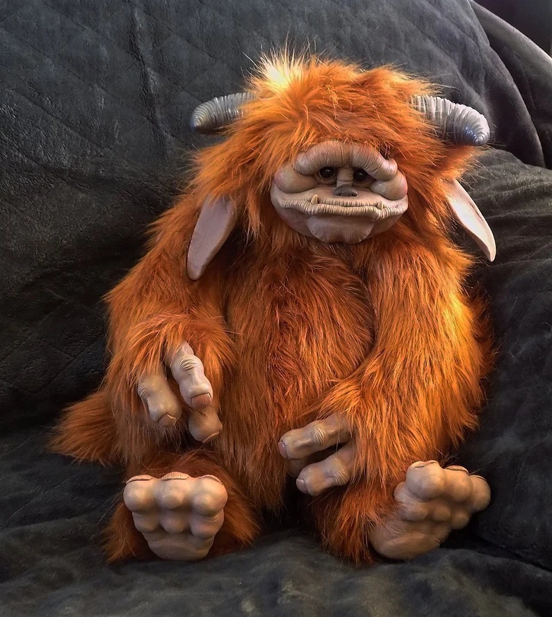 跨境独立站迷宫的 ludo 婴儿玩偶红色大嘴怪动物毛绒公仔摆件玩偶