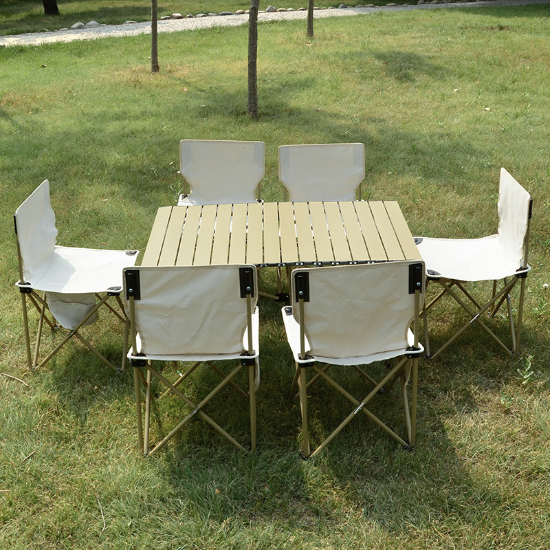 Outdoor folding tables and chairs