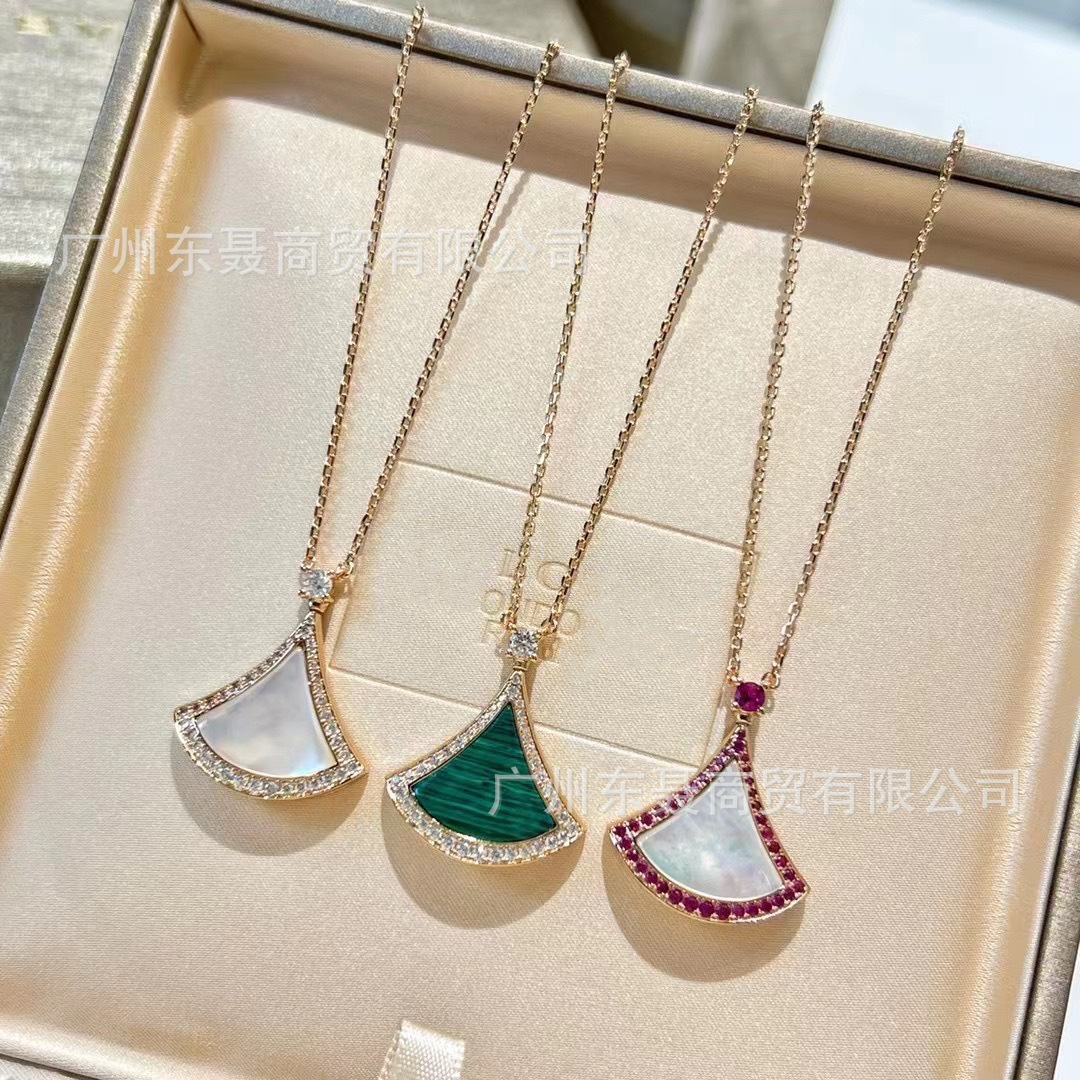 bv新款七夕限定925纯银小裙子项链女18k玫瑰金扇形贝母吊坠锁骨链