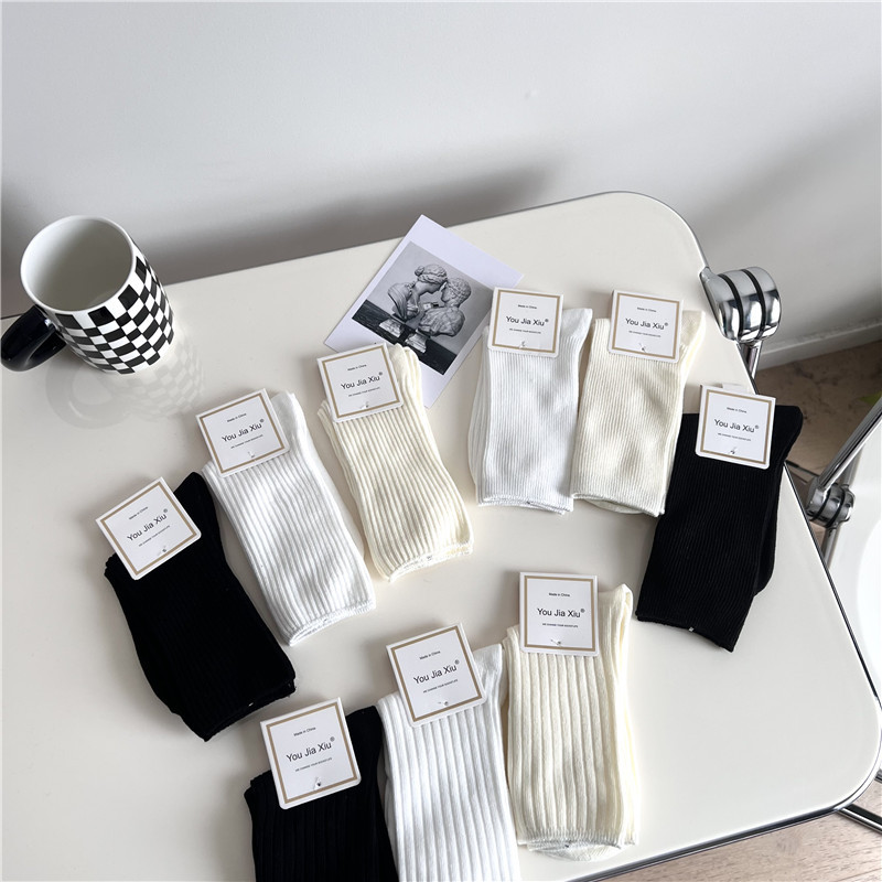 2022 Spring and Summer JK Black and White Socks Female Japanese Style Stripe Bunching Socks Thread White Socks Fashion Cotton Socks Wholesale