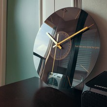 一件代发钢化玻璃静音挂钟时钟创意时尚现代简约轻奢北欧石英钟表