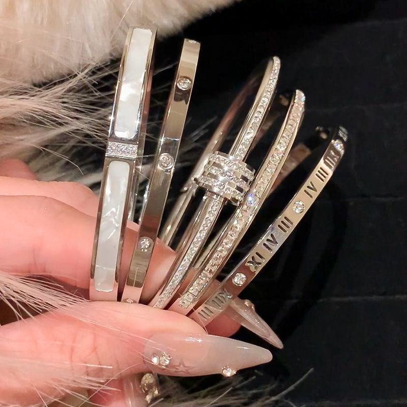 通体钛钢不掉色手镯女生小众百搭轻奢满钻手环情侣手饰批发轻奢风