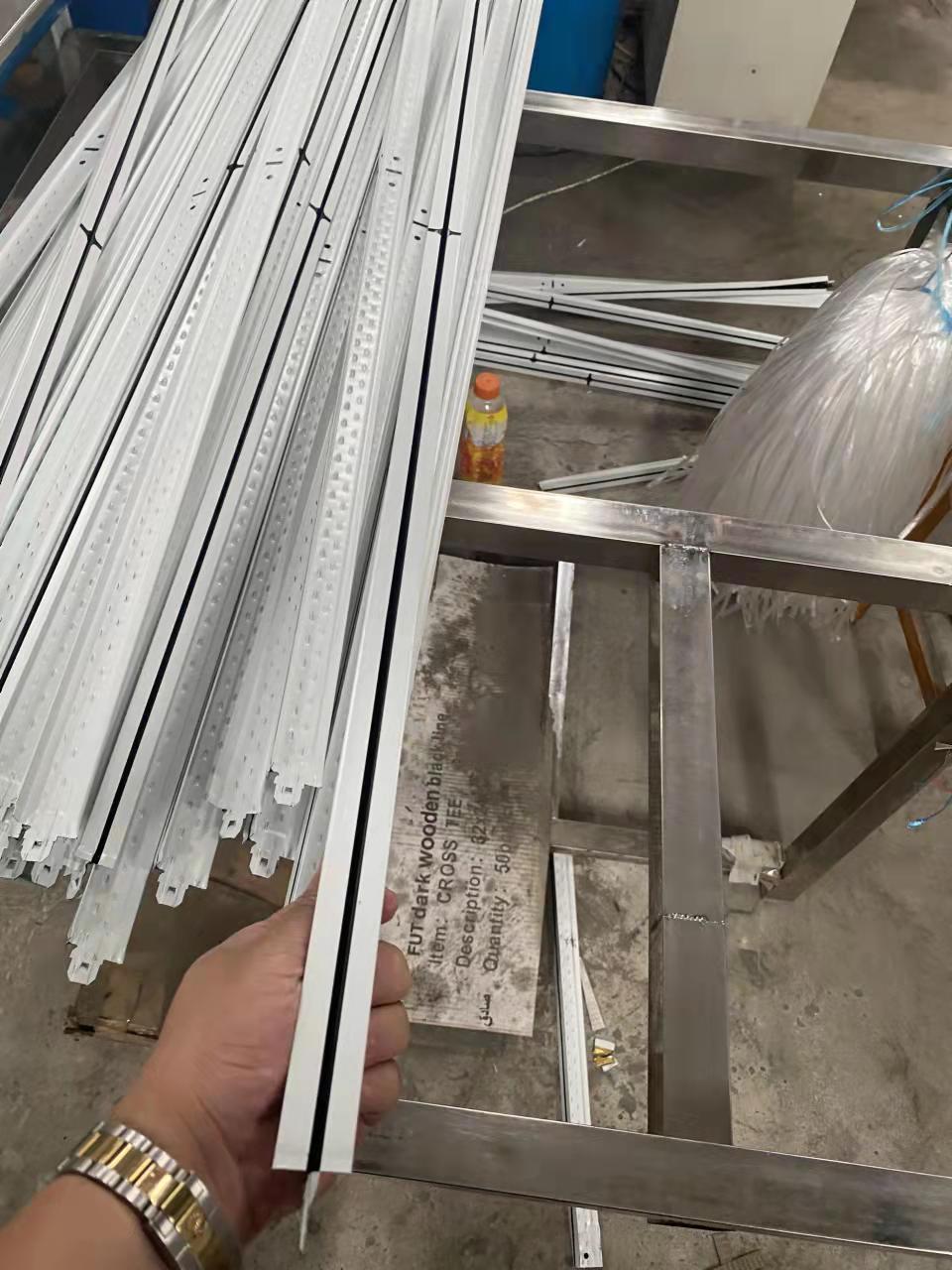 厂家直供t型烤漆龙骨轻钢龙骨 吊顶石膏板 建材隔墙龙骨吊顶辅料