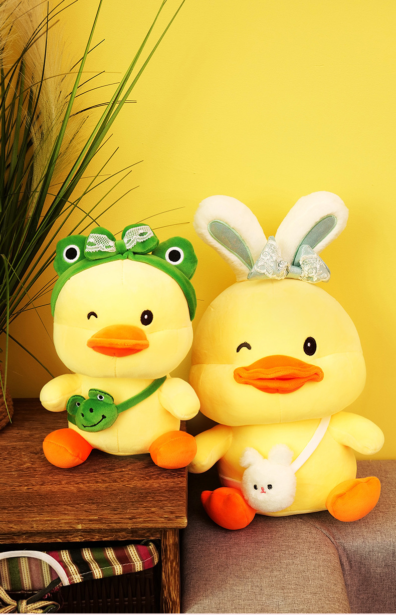 可爱变装小鸭毛绒玩具鸭子公仔陪睡大玩偶抱枕女生儿童礼物批发