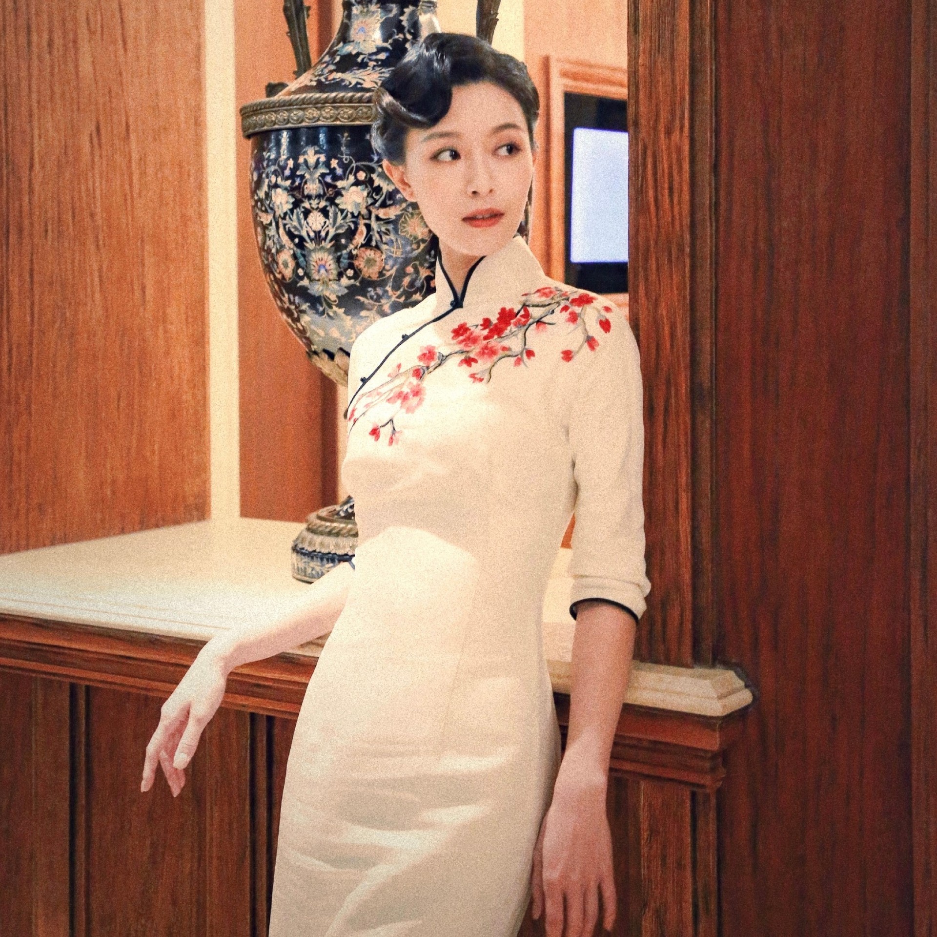 文咏珊同款民国复古白色印花七分袖修身显瘦长旗袍2021春季新款