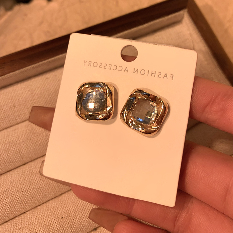 Geometric Square Diamond Stud Earrings for Women 2024 New Popular Temperament Earrings Niche Design Ear Rings Wholesale